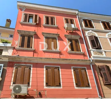 ISTRA, ROVINJ - Apartmanska kuća u strogom centru nadomak rive