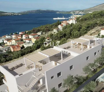 DALMACIJA, ČIOVO – Dvosoban stan u prizemlju s lođom na atraktivnoj lokaciji - Žedno, Trogir