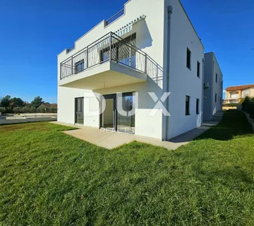 ISTRA, POREČ, OKOLICA - 3SS+DB stan na prvom katu sa krovnom terasom