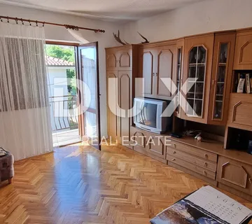 SENJ - Kuća sa prostranom okućnicom