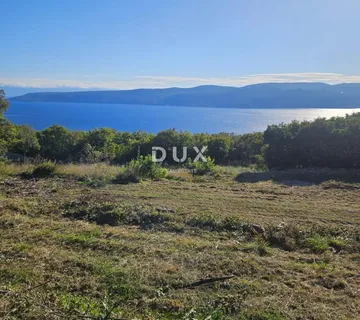 ISTRA, LABIN - Zemljište s dozvolom za gradnju i pogledom na more – projekt za 4 stana