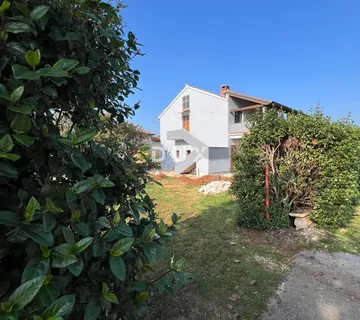 ISTRA, POREČ - Prostrani renovirani stan s vrtom!