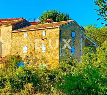 ISTRA, DRAGUĆ - dvije kuće + 3.265 m2 građevinskog zemljišta sa 6 ucrtanih kuća! PRILIKA! - Draguć, Cerovlje