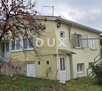 ISTRA, LABIN - Kuća s dva stana s velikim terasama, garaža i ognjište s galerijom u neposrednoj blizini centra