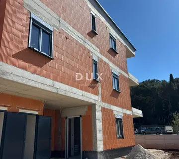 ISTRA, PULA - Stan s vrtom na odličnoj lokaciji! NOVOGRADNJA!