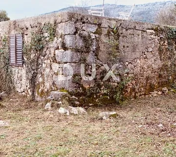 ISTRA, LABIN - Samostojeća kamena kuća u blizini mora