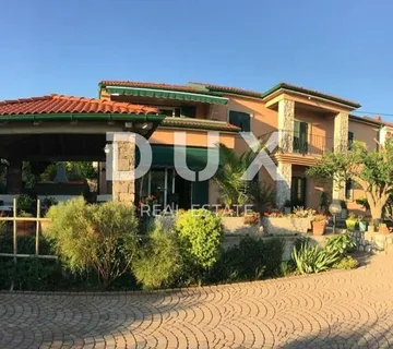 KOSTRENA - Vila s bazenom primorskog stila - Rožmanići, Kostrena