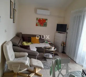 ISTRA, NOVIGRAD – Atraktivan dvosobni stan s galerijama i pogledom na more