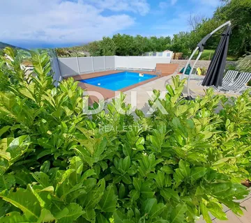 OPATIJA, OPRIĆ - apartmanska vila s 5 apartmana i bazenom - Oprić, Opatija