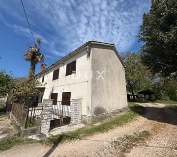 ISTRA,GRAČIŠĆE - Prostrana kuća na rubu naselja