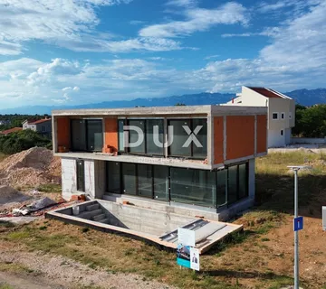 ZADAR, VRSI - Vila s 5 Zvjezdica u visokom roh-bau!