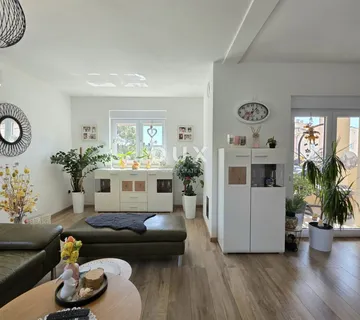 ISTRA, PULA - Troetažni 5SS+DB stan na najtraženijem dijelu grada Pule