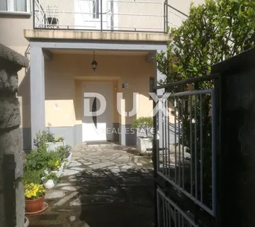 KASTAV - etaža obiteljske kuće s lijepom okućnicom