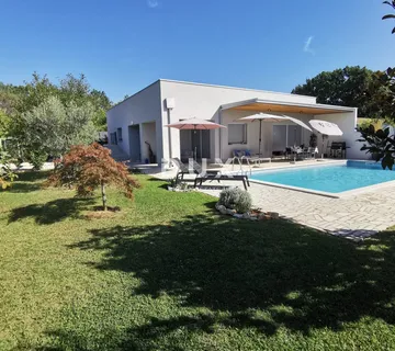 ISTRA, ROVINJ - Moderna prizemnica s bazenom