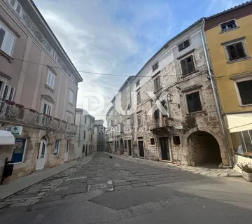 ISTRA, VODNJAN - Kamena ruševna kuća u srcu Vodnjana