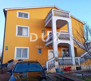ISTRA, PULA - Predivna samostojeća kuća u mirnoj ulici s 4 stana