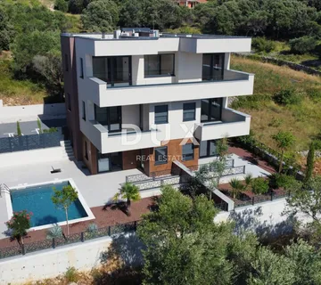 NOVALJA, JAKIŠNICA - Luksuzan stan s bazenom i vrtom, 123m2 - Lun, Novalja