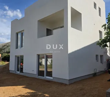 OTOK PAG, GRAD PAG - Dvojni stan s privatnim bazenom i vrtom
