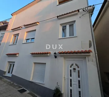 CRIKVENICA, SELCE - kuća u centru grada, samo 280 od mora - Selce, Crikvenica