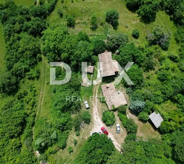 ISTRA, CEROVLJE, OKOLICA - Jedinstvena prilika na tržištu! Selo na osami od 20ha