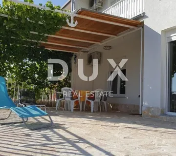 NOVI VINODOLSKI - kuća u mirnom predjelu s 5 apartmana
