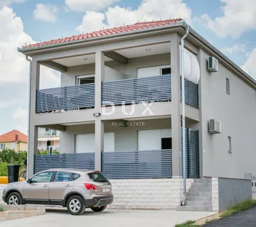 ZADAR, PAKOŠTANE - PRILIKA! Stan s vrtom i 4 parkirna mjesta!