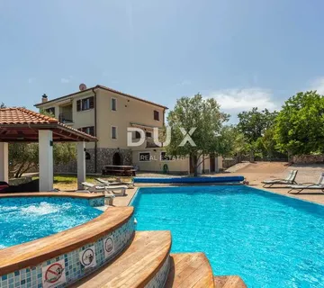 OTOK KRK, DOBRINJ – Luksuzna vila s grijanim bazenom, wellnessom i velikom okućnicom