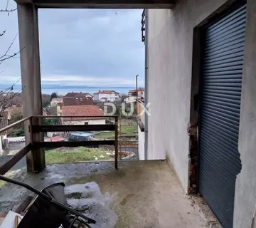 MATULJI - Etaža u prizemlju obiteljske kuće s panoramskim pogledom na more – 130 m²
