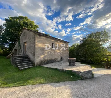 RIJEKA, KASTAV - samostojeća kuća i dvorišna zgrada + 761 m2 okućnice! PRILIKA!