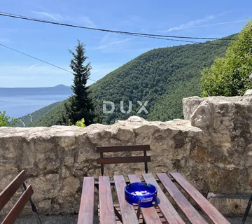 OPATIJA, MOŠĆENIČKA DRAGA – renovirana kamena kuća s panoramskim pogledom na more i dvije terase