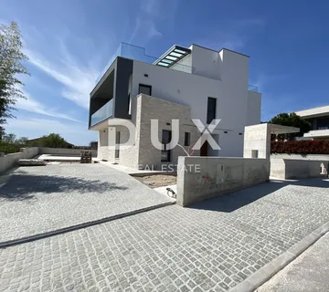 ISTRA, ROVINJ - samostojeća ekskluzivna villa - NOVOGRADNJA s bazenom! HITNA PRODAJA! PRILIKA!