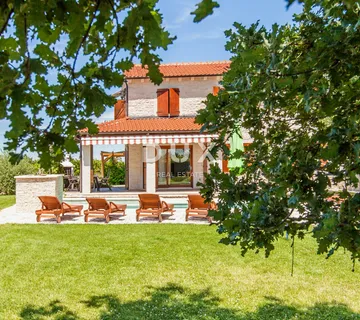 ISTRA, VIŠNJAN - Rustikalna kuća s bazenom