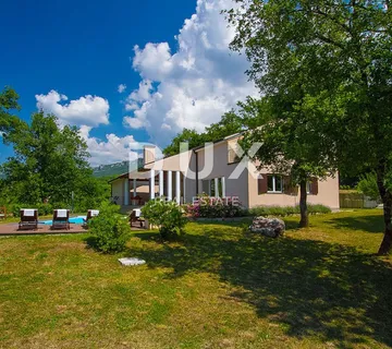 ISTRA, BUZET - Moderno dizajnirana vila s bazenom na prostranoj okućnici