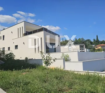 OPATIJA, LOVRAN - Luksuzan stan 141m2 s bazenom, 300m od mora