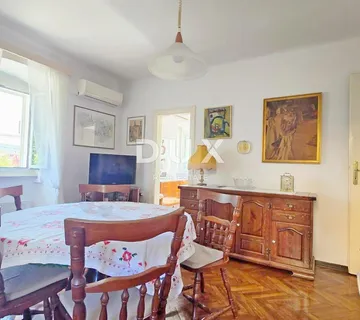 OPATIJA, VOLOSKO - Stan s karakterom i pogledom na more, 94 m²