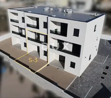 ŠIBENIK, VODICE - Dvoetažni stan u novogradnji na mirnoj lokaciji