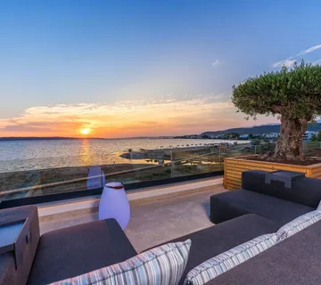 ZADAR, LJUBAČ - Luksuzna vila 1. red do mora - Ljubač, Ražanac