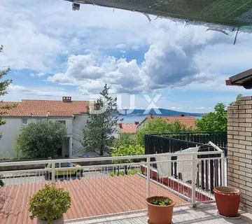 NOVI VINODOLSKI, STAN 2S+DB, 400m od plaže
