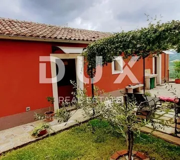 ISTRA, MOTOVUN - kuća u centru Motovuna s dva stana i dvorištem