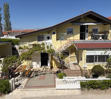 VRSI,ZUKVE-Apartmanska kuća 150m od mora