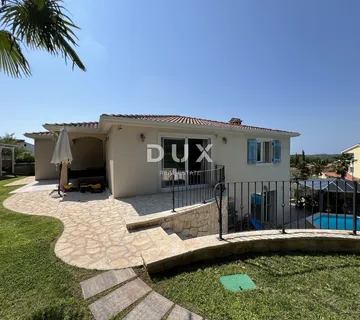 Istra, Poreč, samostojeća kuća, 180 m2, dva stana, bazen