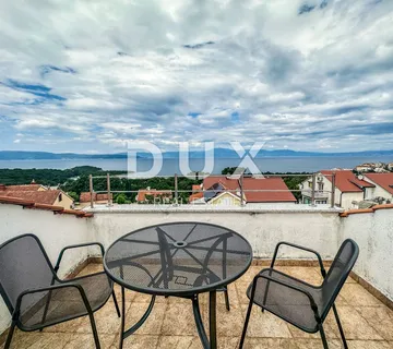 OTOK KRK, NJIVICE- Apartman u potkrovlju s pogledom na cijeli Kvarner - Njivice, Omišalj