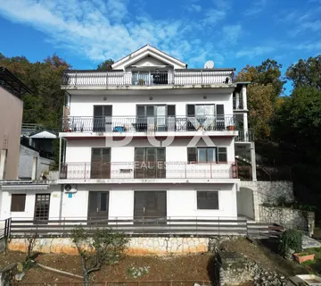 OPATIJA - dio kuće s pogledom na more s 2 stana i 1 apartmanom