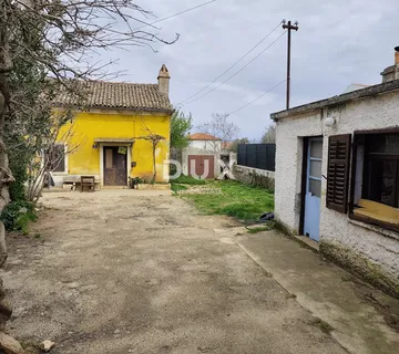 ISTRA, PERUŠKI - Kamena kuća za adaptaciju - Peruški, Marčana