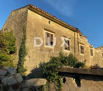 RIJEKA, DRENOVA - samostojeća kuća + dvije dvorišne zgrade + dvorište! PRILIKA!