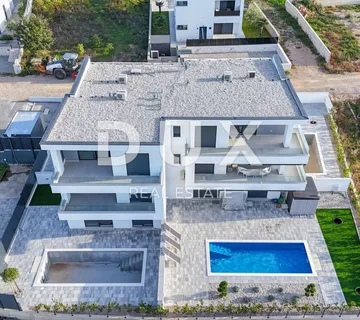 OTOK KRK, MALINSKA - Moderan stambeni prostor 125 m2 + okućnica i 2 parkinga u vlasništvu! - Malinska, Malinska-Dubašnica