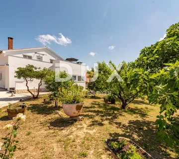 ZADAR, RADOVIN - Kuća s 2 stana - Radovin, Ražanac