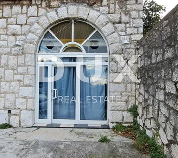 RIJEKA, BULEVARD - odličan poslovni prostor od 26 m2