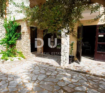 ISTRA,PREMANTURA- Kuća sa 6 apartmana, saunom i bazenom. Blizina mora! - Premantura, Medulin