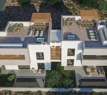 VODICE – Stan s krovnom terasom u modernoj novogradnji